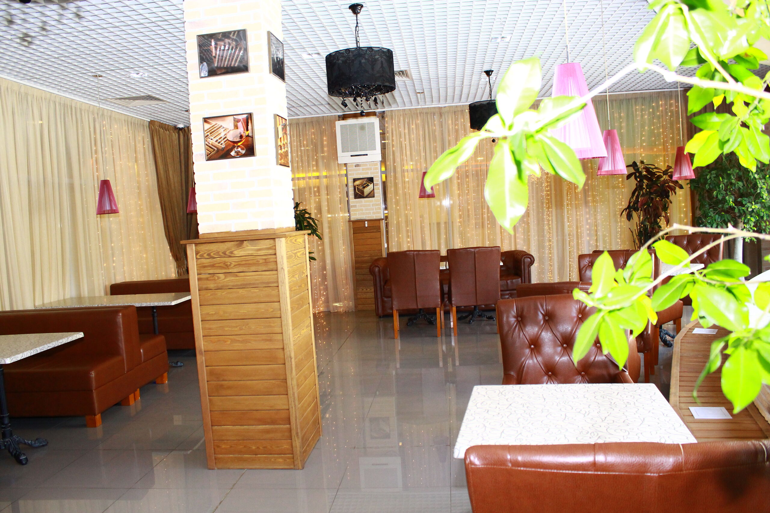 снимок помещения Рестораны Ресторан ОРАНЖИ на 5 мест Краснодара
