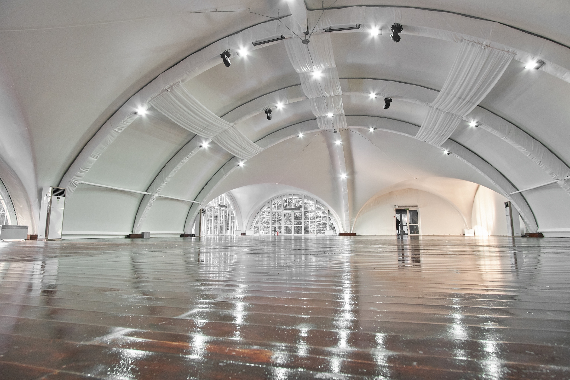 снимок зала Банкетные залы Шатер в Парке Победы на 1 мест Краснодара